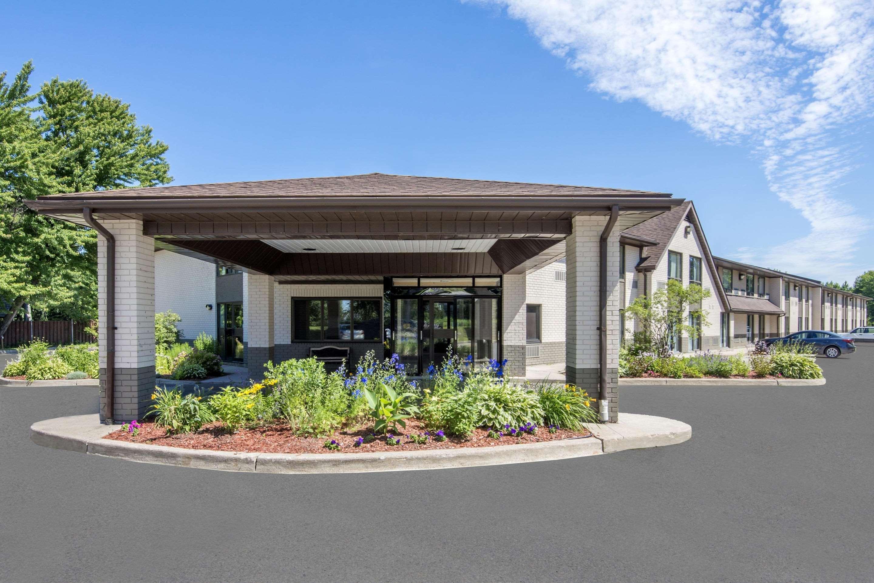 Comfort Inn Lakeshore North Bay Exterior photo